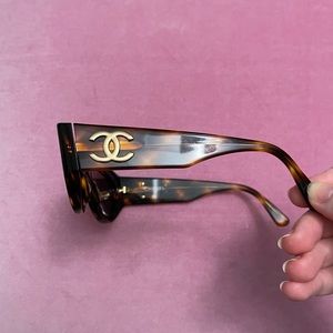 Vintage Authentic Chanel Brown Tortoise Cat Eye CC Sunglasses